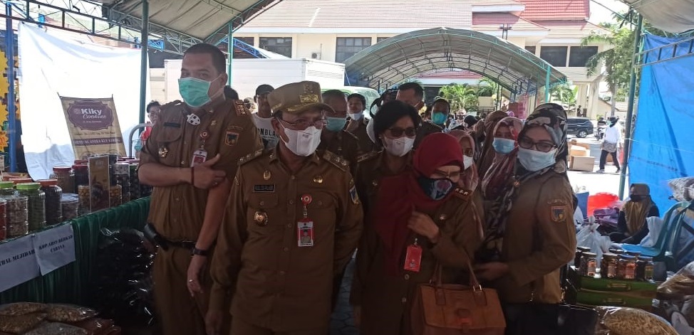 DINAS KOPERASI, UKM PROVINSI SULAWESI TENGAH IKUT MERAMAIKAN PASAR MURAH RAMADHAN 1442 H / 2021 M YANG DISELENGGARAKAN OLEH DINAS PERINDUSRTRIAN PERDAGANGAN PROVINSI SULAWESI TENGAH