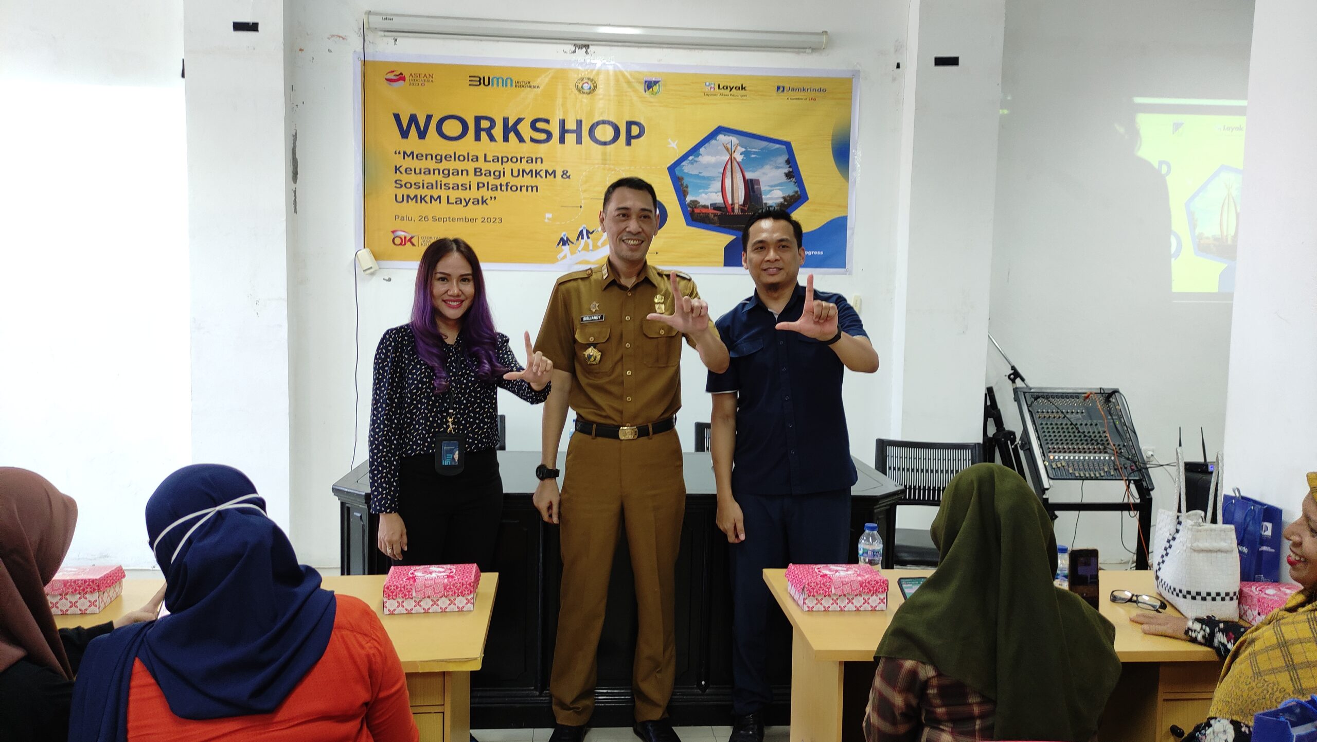 Workshop Mengelola Laporan Keuangan dan Sosialisasi Platform UMKM di Sulawesi Tengah untuk Dorong Literasi Keuangan