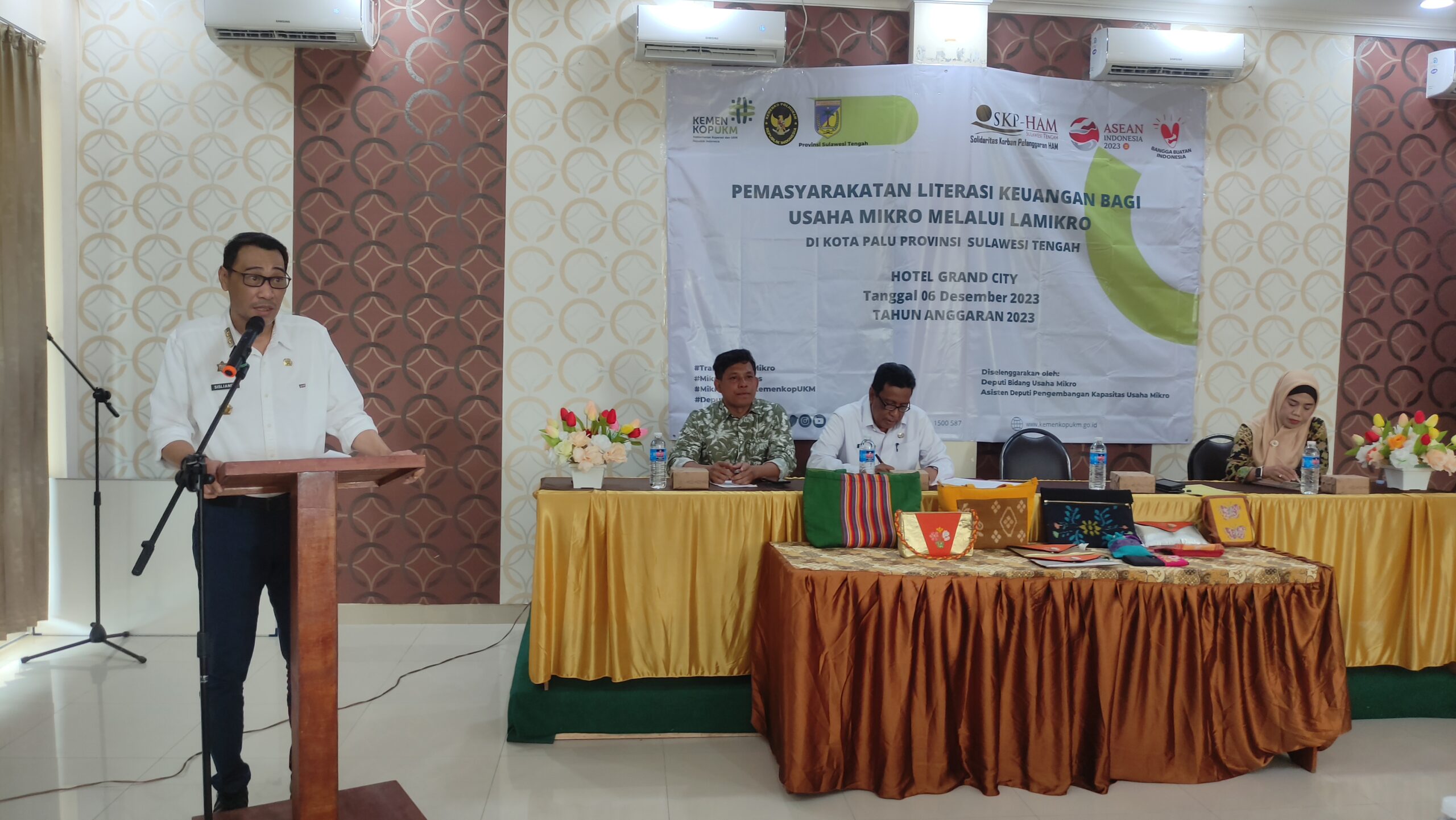 Kemenkop-RI Mengadakan Kegiatan Pemasyarakatan Literasi Keuangan bagi UMKM Melalui LAMIKRO di Kota Palu