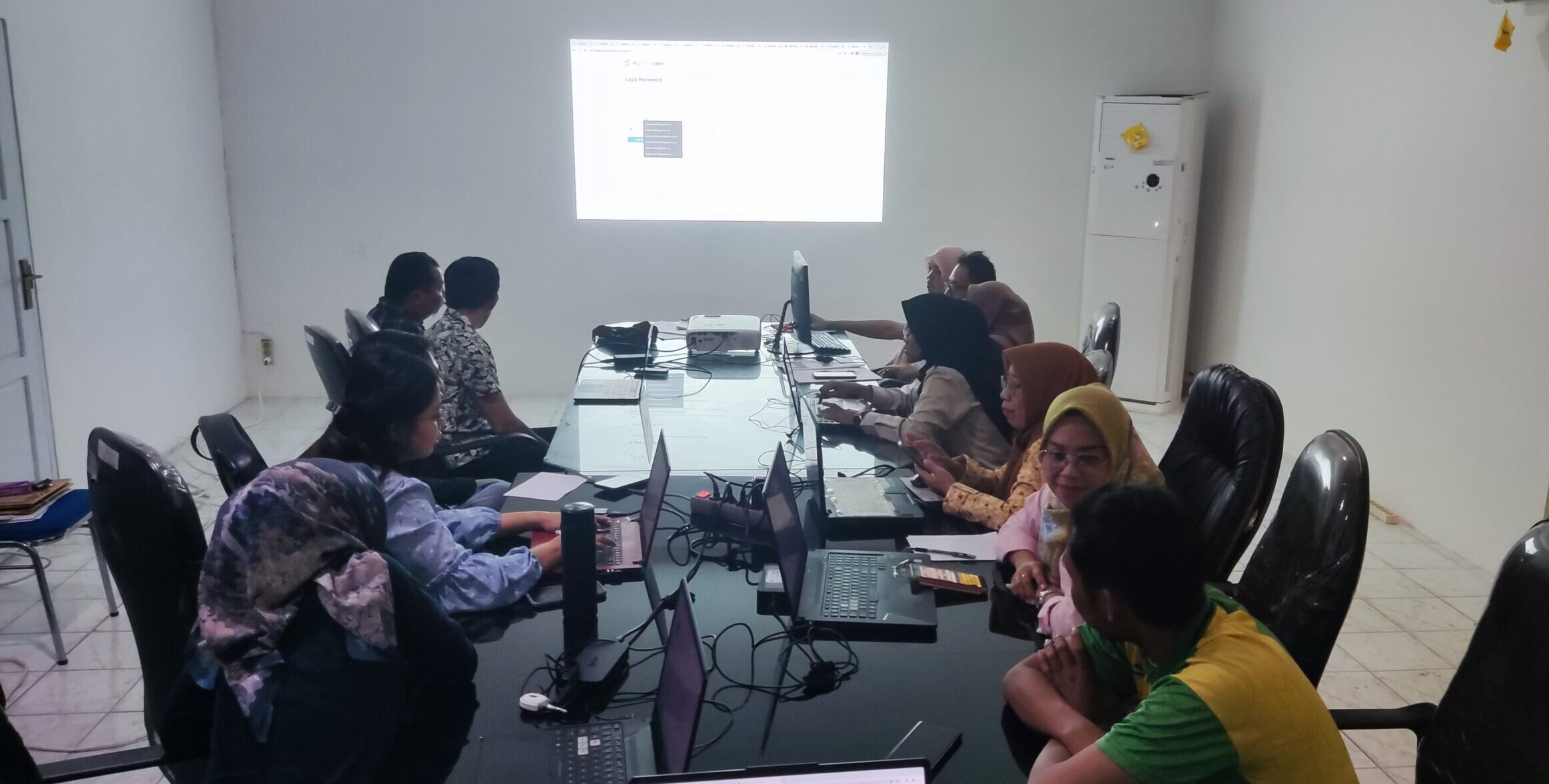 Sosialisasi Aplikasi SIASN pada Dinas Koperasi, Usaha Kecil dan Menengah Provinsi Sulawesi Tengah