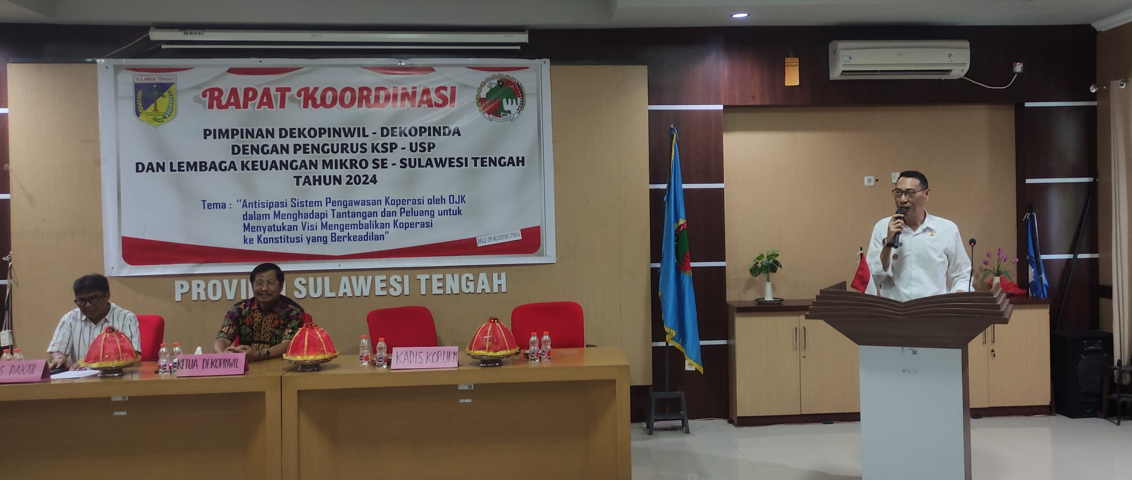 Kadis Koperasi, UKM Buka Rapat Koordinasi Pimpinan Dekopinwil-Dekopinda dengan Pengurus KSP-USP dengan Lembaga Keuangan Mikro se-Sulawesi Tengah