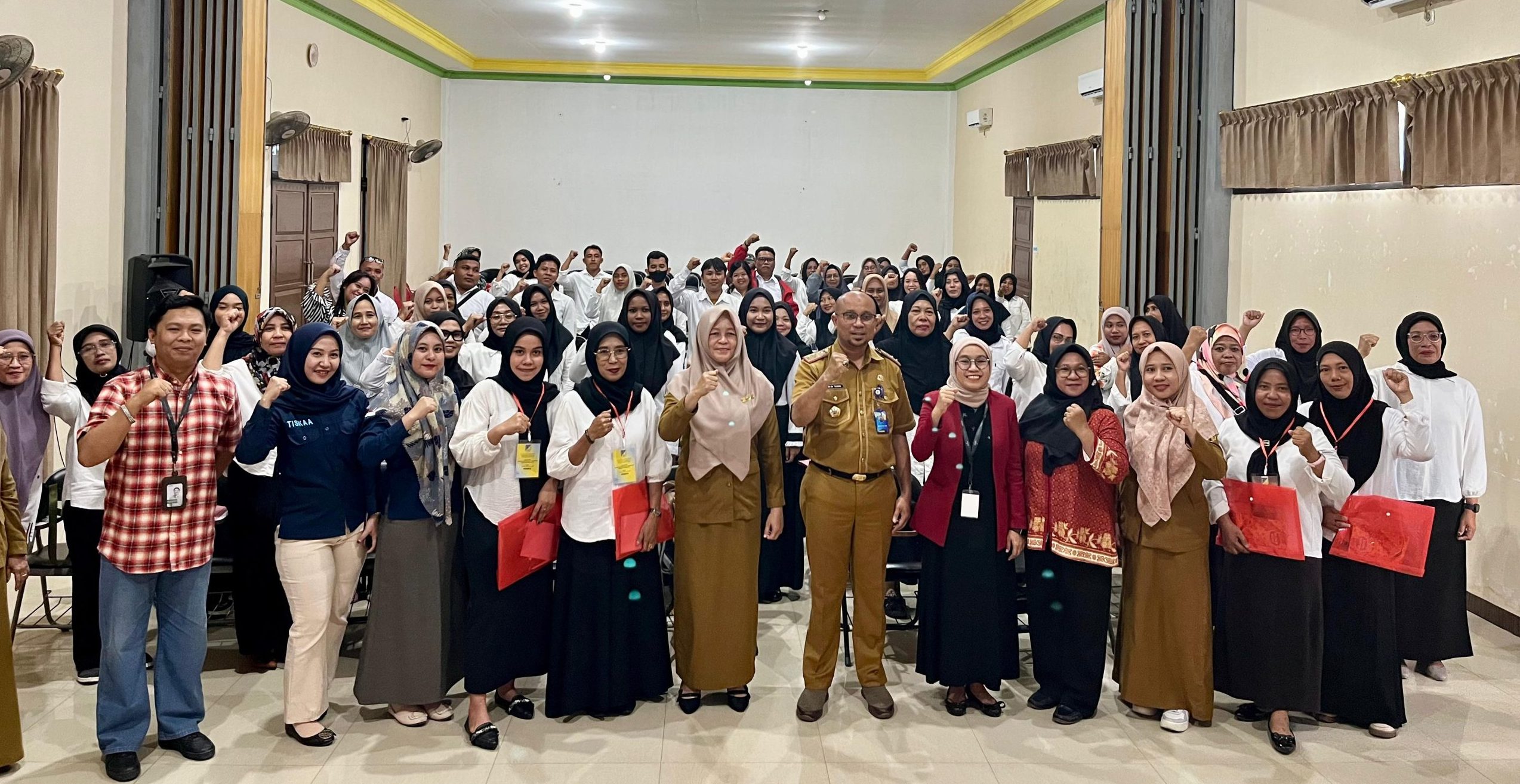Pelatihan Literasi Keuangan Dan Pengolahan Perikanan: Upaya Penguatan Usaha Kecil di Banggai Kepulauan